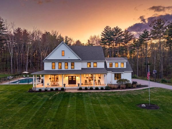 14 Wiggin Way, Stratham, NH 03885