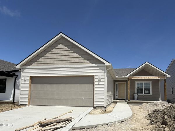 5037 Easton Drive, Oregon, OH 43616