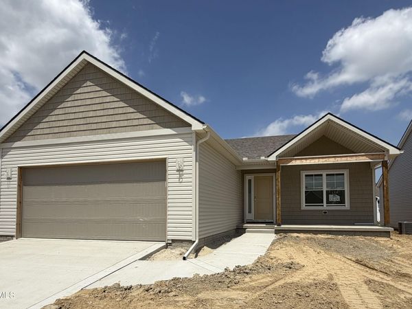 5037 Easton Drive, Oregon, OH 43616