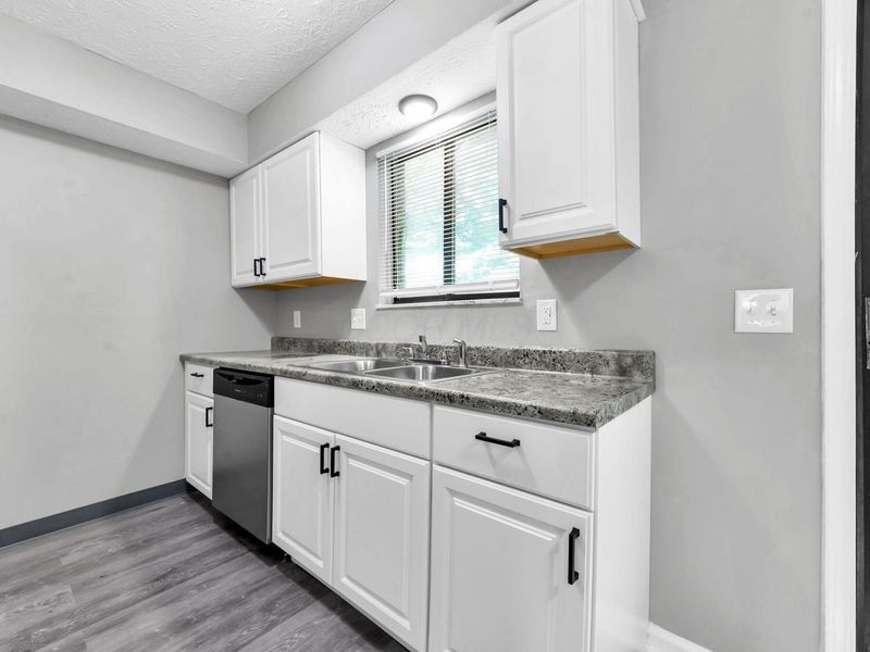 3083 Highcliff Court , Columbus, OH 43231 Photo 6