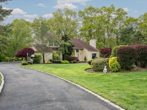 38 Tamara Court , Melville, NY 11747