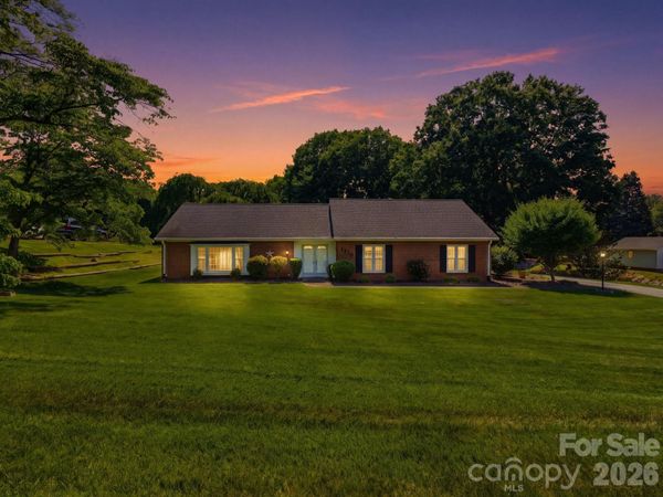 1020 Longreen Drive, Kernersville, NC 27284