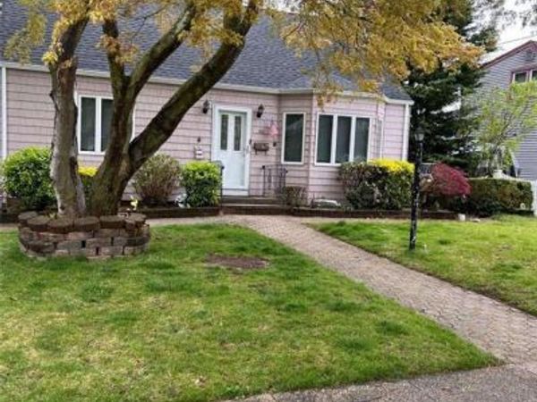80 Ellen Street , Bethpage, NY 11714