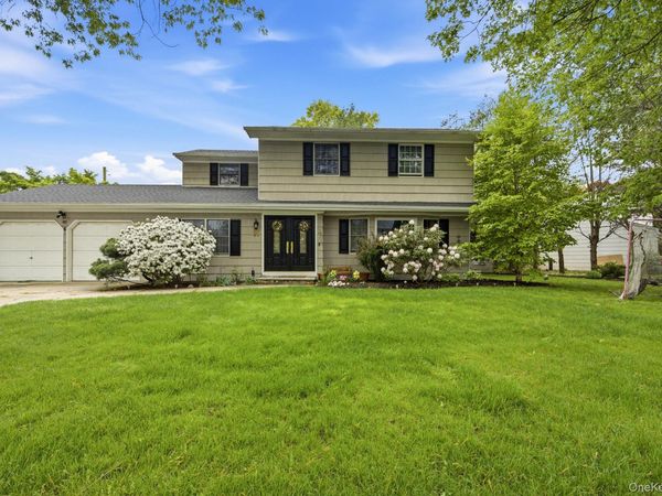 6 Frost Pond Road , Greenlawn, NY 11740