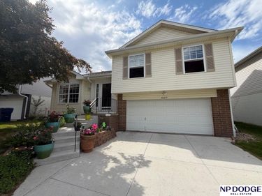 16609 Erskine Street , Omaha, NE 68116