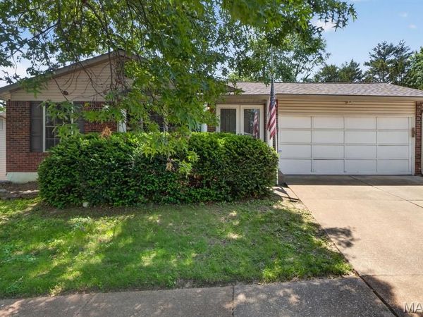 2718 Chalet Hill Drive, St Louis, MO 63129