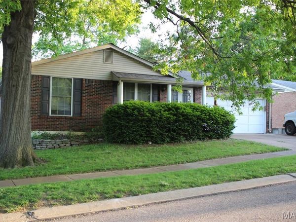 2718 Chalet Hill Drive, St Louis, MO 63129