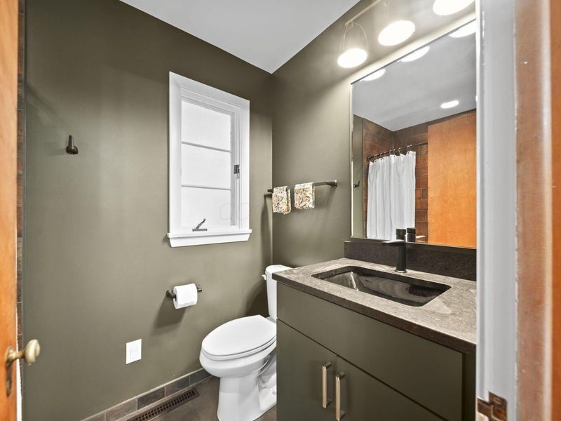 187 W Riverglen Drive, Columbus, OH 43085 Photo 13