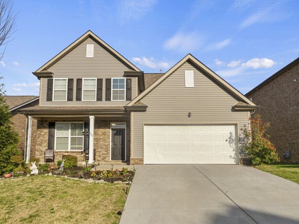 709 Amberton Dr , Smyrna, TN 37167