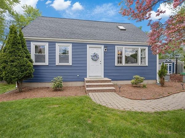 4 Lynn Ave, Plainville, MA 02762