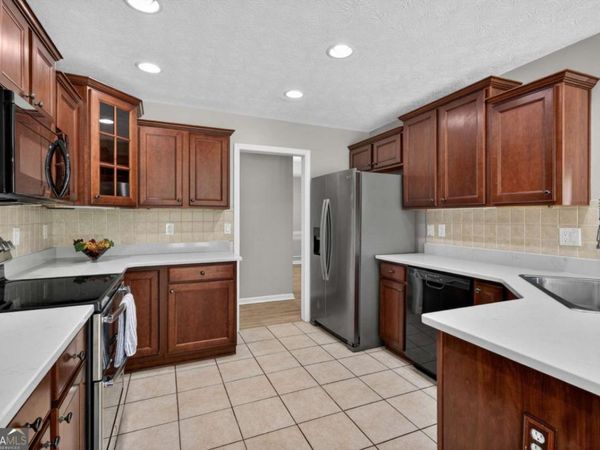 705 Annslee Court, Loganville, GA 30052
