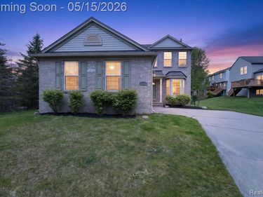 809 Canyon Creek Drive, Holly Vlg, MI 48442