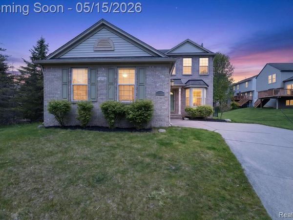 809 Canyon Creek Drive, Holly Vlg, MI 48442