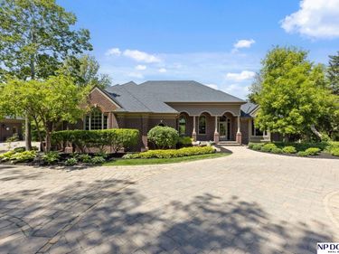 21509 Ridgewood Road, Elkhorn, NE 68022