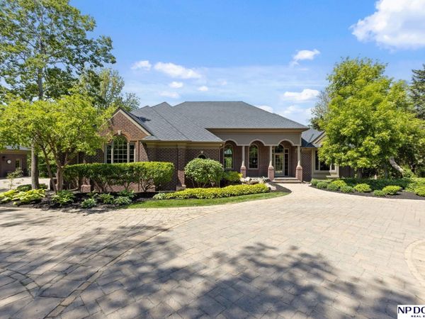 21509 Ridgewood Road, Elkhorn, NE 68022
