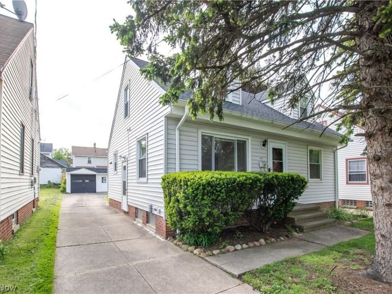 4462 South Hills Drive, Cleveland, OH 44109 Photo 2