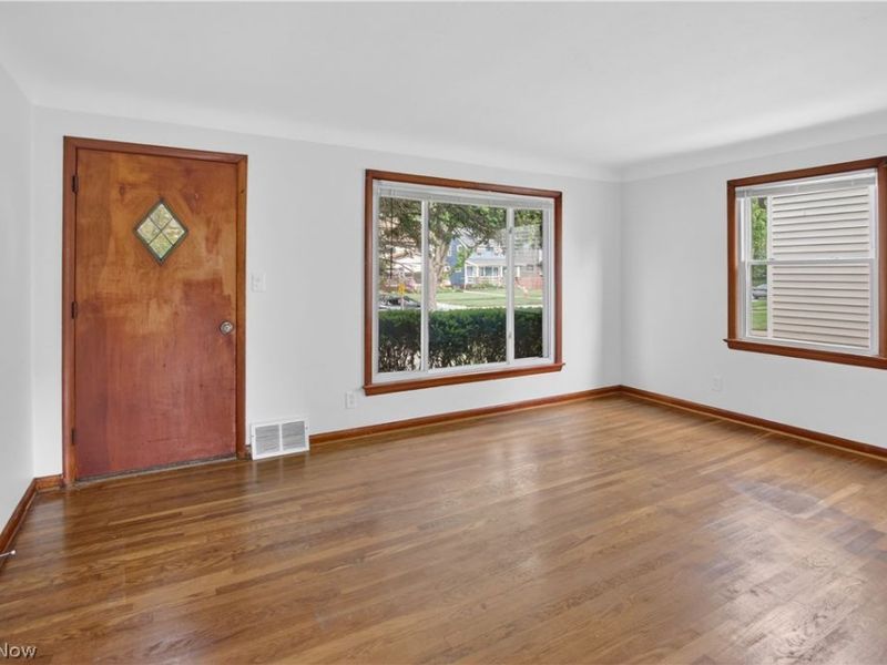 4462 South Hills Drive, Cleveland, OH 44109 Photo 3