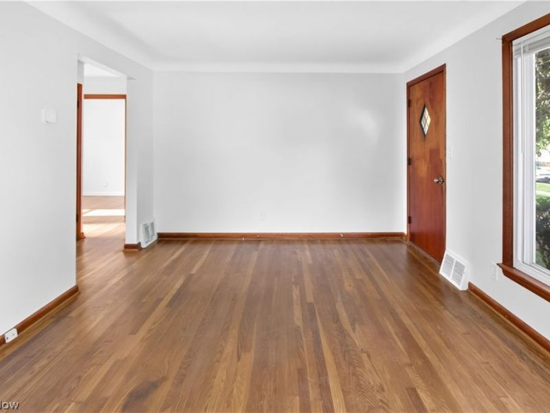 4462 South Hills Drive, Cleveland, OH 44109 Photo 5