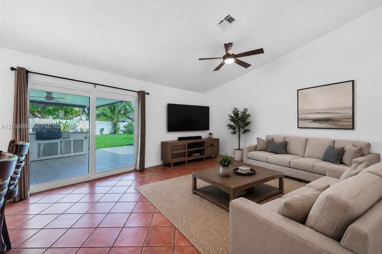 18168 SW 3rd St, Pembroke Pines, FL 33029 Photo