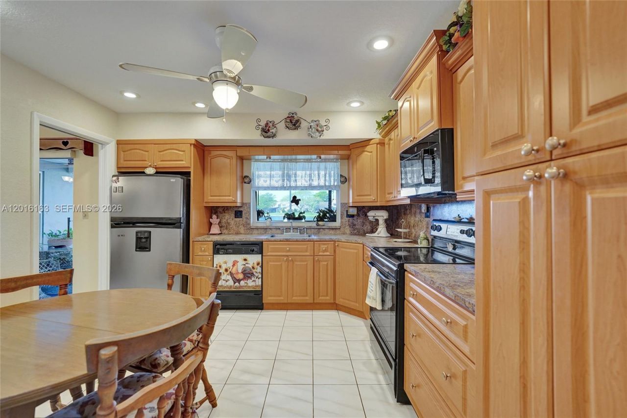 1330 NW 122nd Ave, Pembroke Pines, FL 33026 Photo