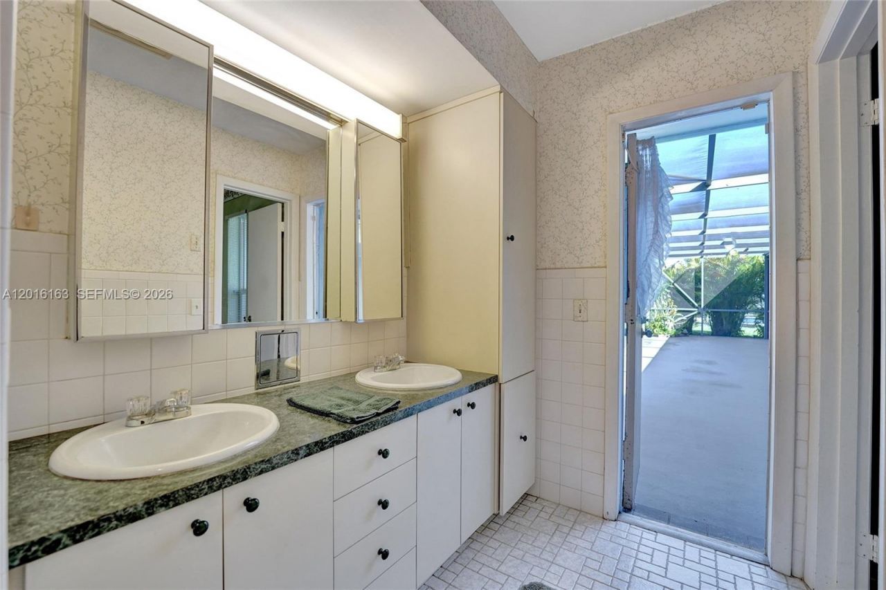 1330 NW 122nd Ave, Pembroke Pines, FL 33026 Photo