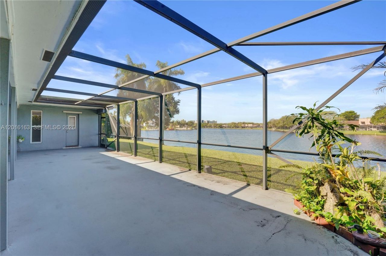 1330 NW 122nd Ave, Pembroke Pines, FL 33026 Photo