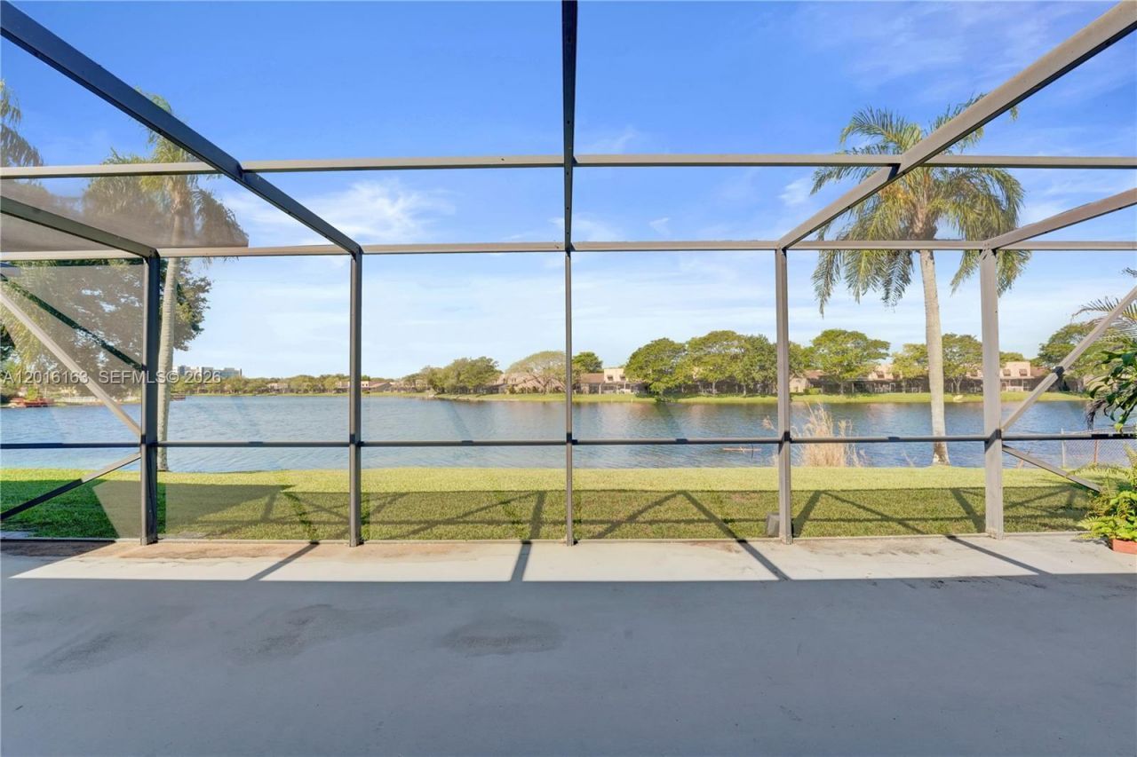 1330 NW 122nd Ave, Pembroke Pines, FL 33026 Photo