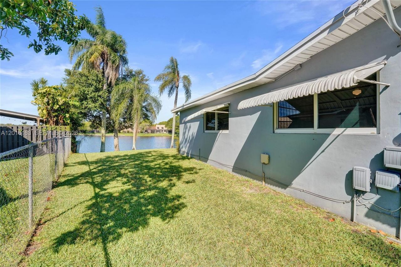 1330 NW 122nd Ave, Pembroke Pines, FL 33026 Photo