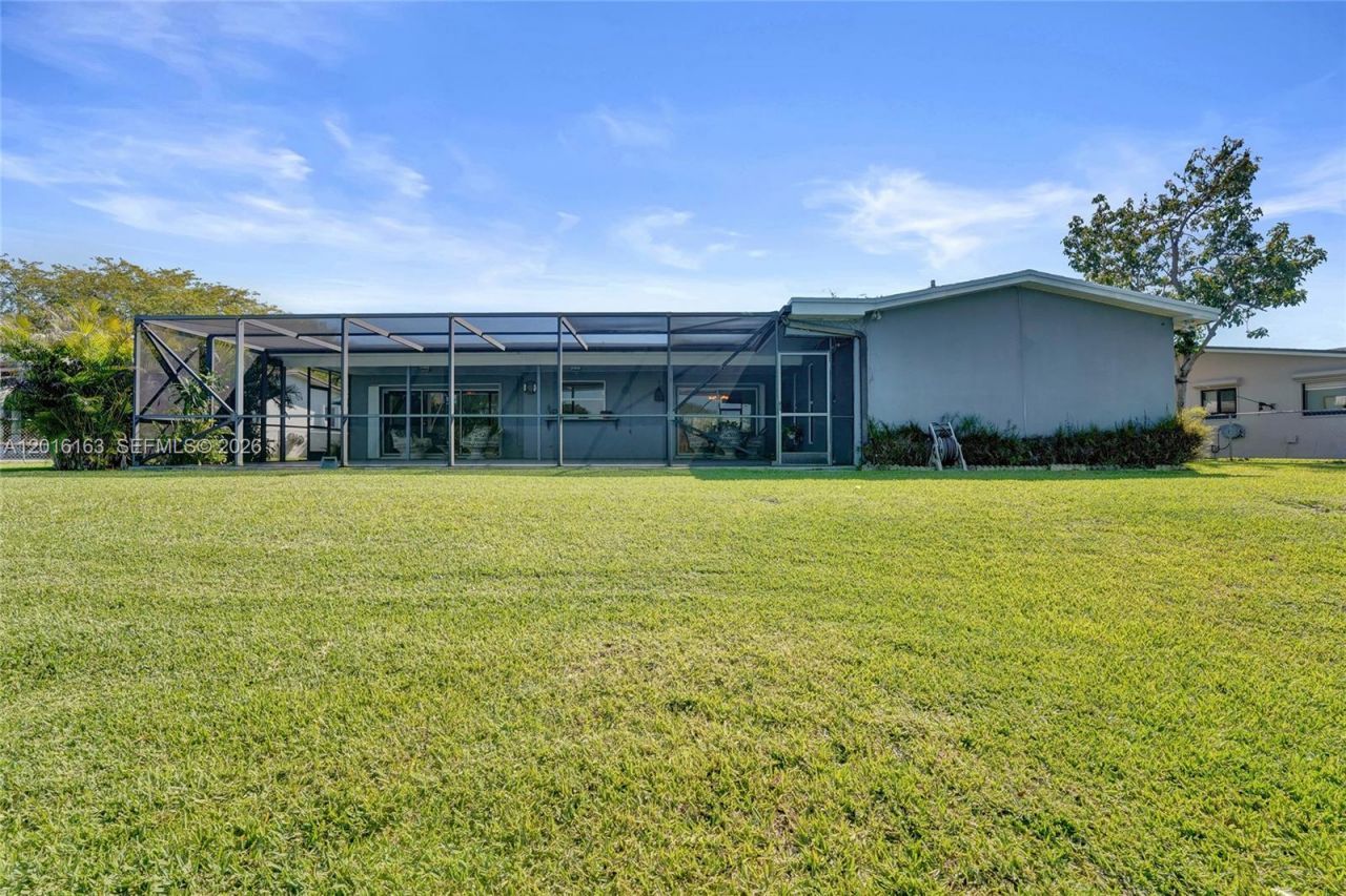 1330 NW 122nd Ave, Pembroke Pines, FL 33026 Photo