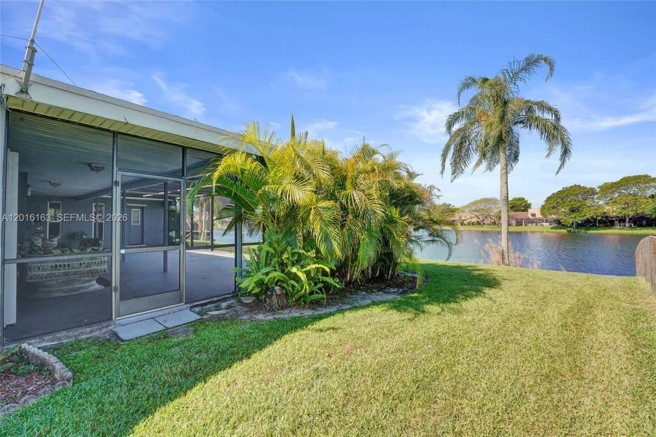 1330 NW 122nd Ave, Pembroke Pines, FL 33026 Photo