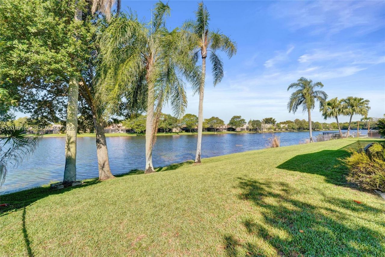 1330 NW 122nd Ave, Pembroke Pines, FL 33026 Photo