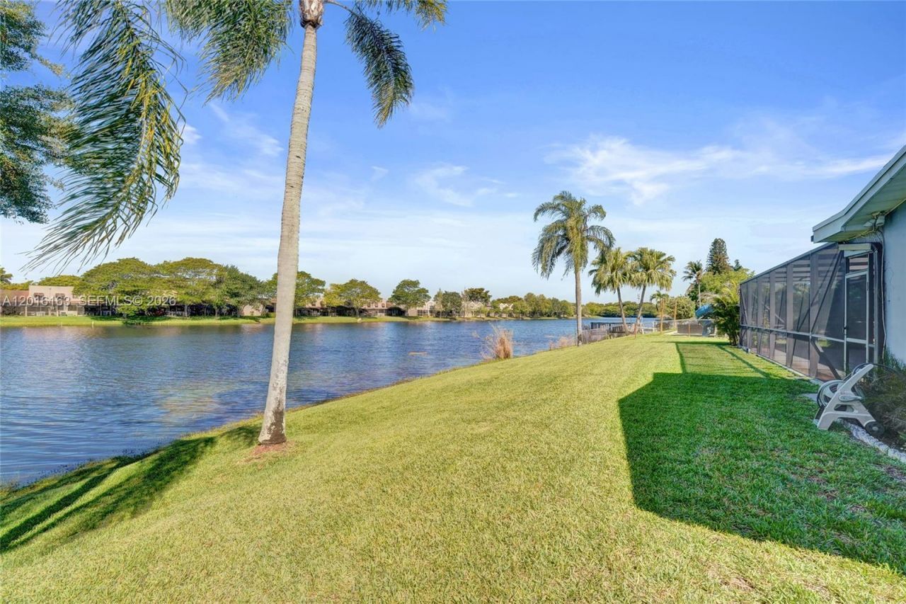 1330 NW 122nd Ave, Pembroke Pines, FL 33026 Photo