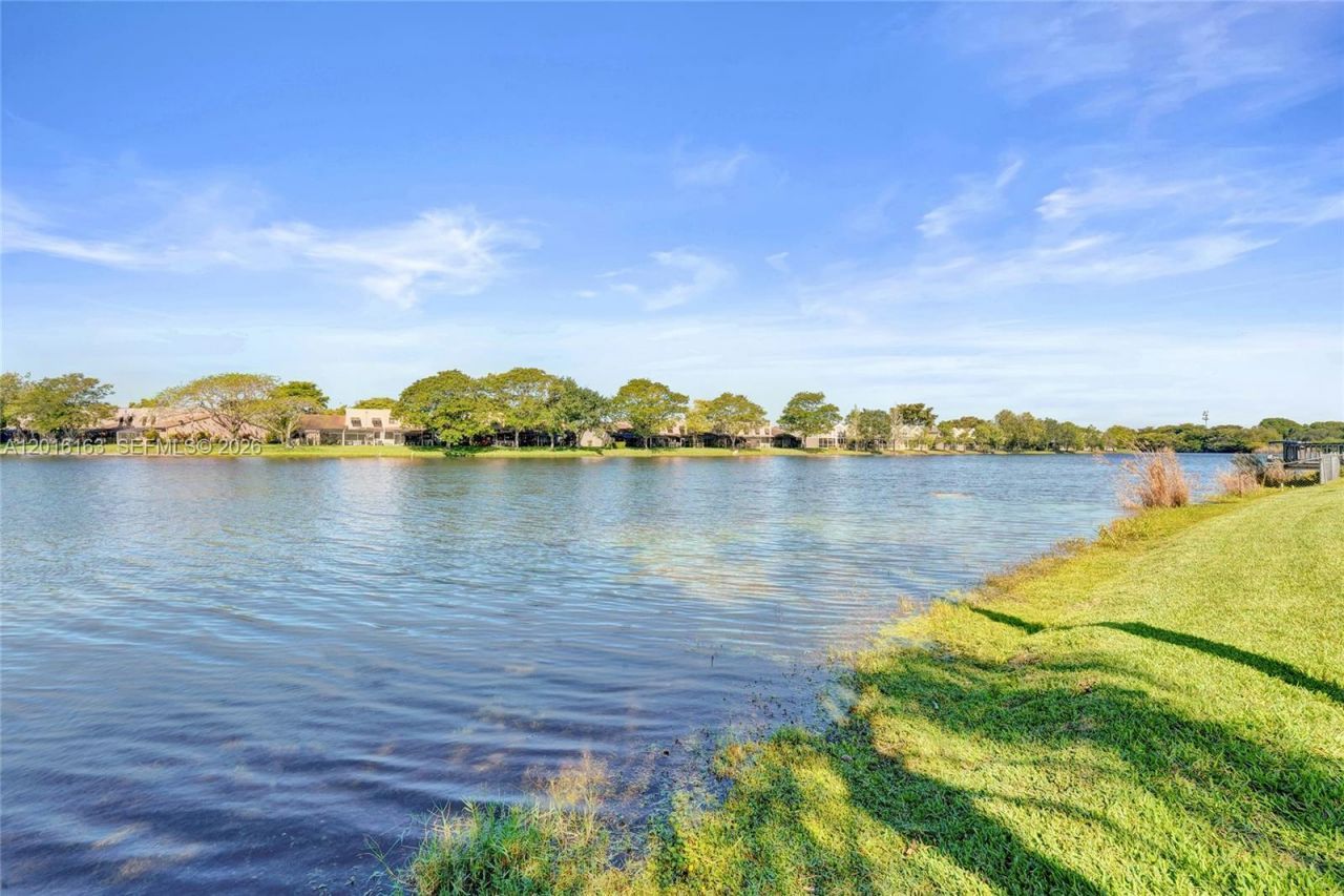 1330 NW 122nd Ave, Pembroke Pines, FL 33026 Photo