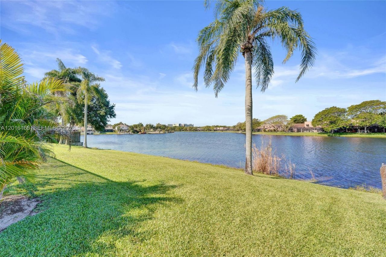 1330 NW 122nd Ave, Pembroke Pines, FL 33026 Photo