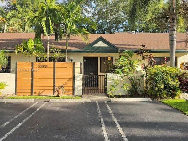 10908 SW 72nd St, Unit 215, Miami, FL 33173