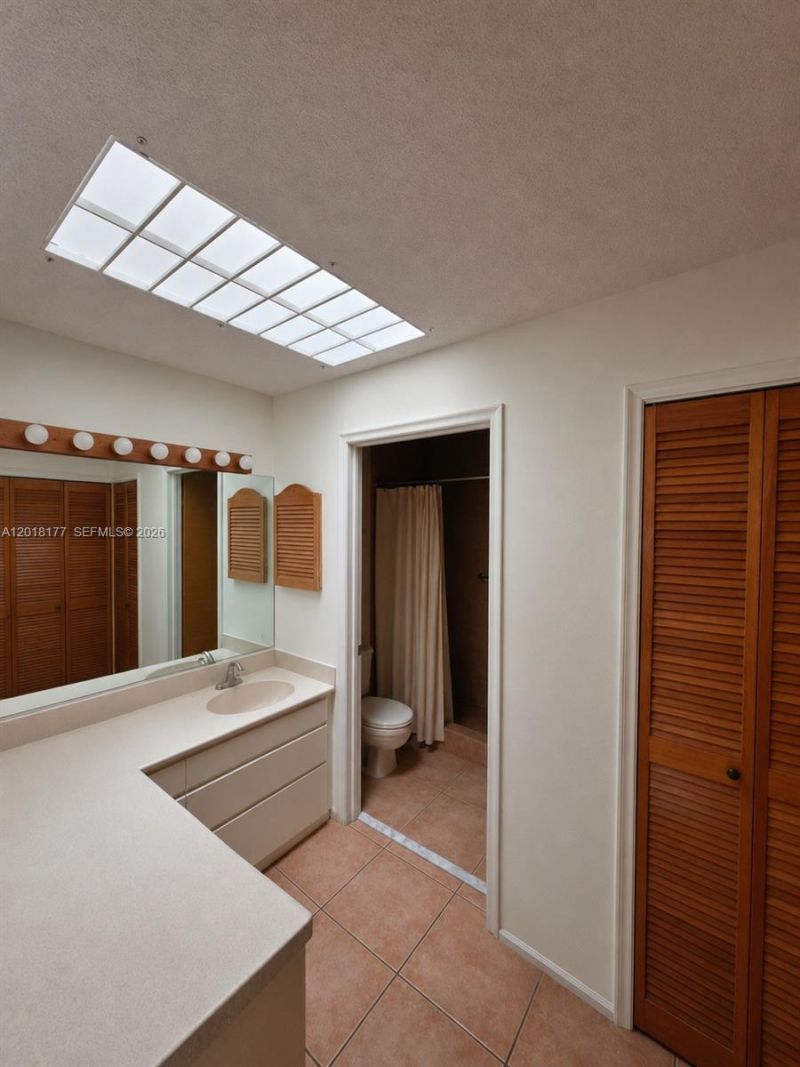 10908 SW 72nd St, Unit 215, Miami, FL 33173 Photo