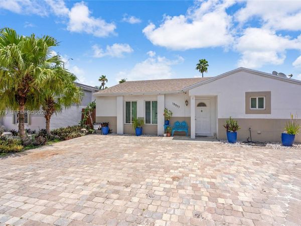 19903 NW 67th Ct, Hialeah, FL 33015