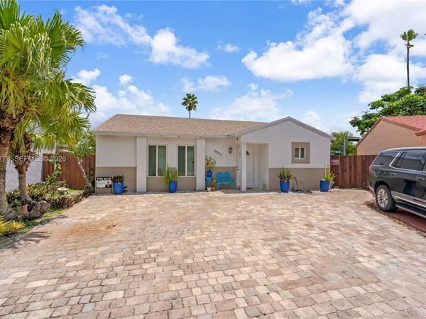 19903 NW 67th Ct, Hialeah, FL 33015