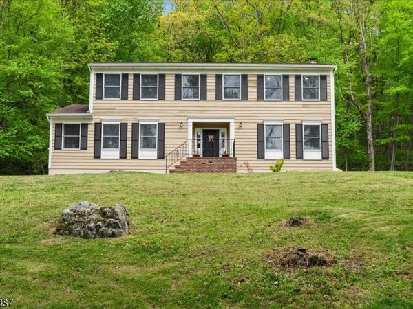 40 Tamarack Rd, White, NJ 07823