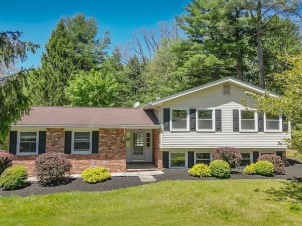 8 Woodland Dr, Washington, NJ 07853