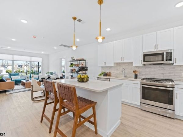 518 Vosseller Ave, Unit 205, Bound Brook, NJ 08805
