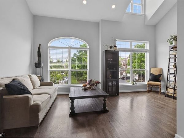 712 Firethorn Dr, Union, NJ 07083
