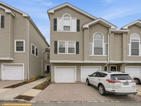 7 Witherspoon Ct, Morris, NJ 07960