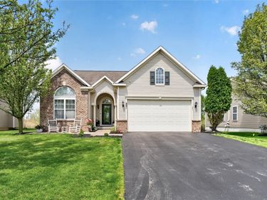 881 Surrey Hill Way, Rochester, NY 14623