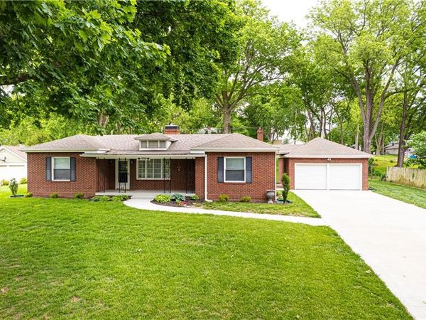 1703 S 40th Street, St Joseph, MO 64507