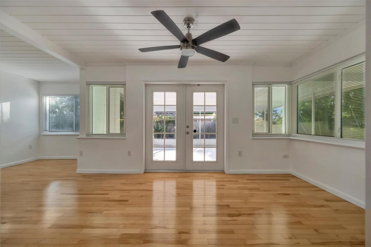 5015 Eastchester Drive , Sarasota, FL 34234 Photo