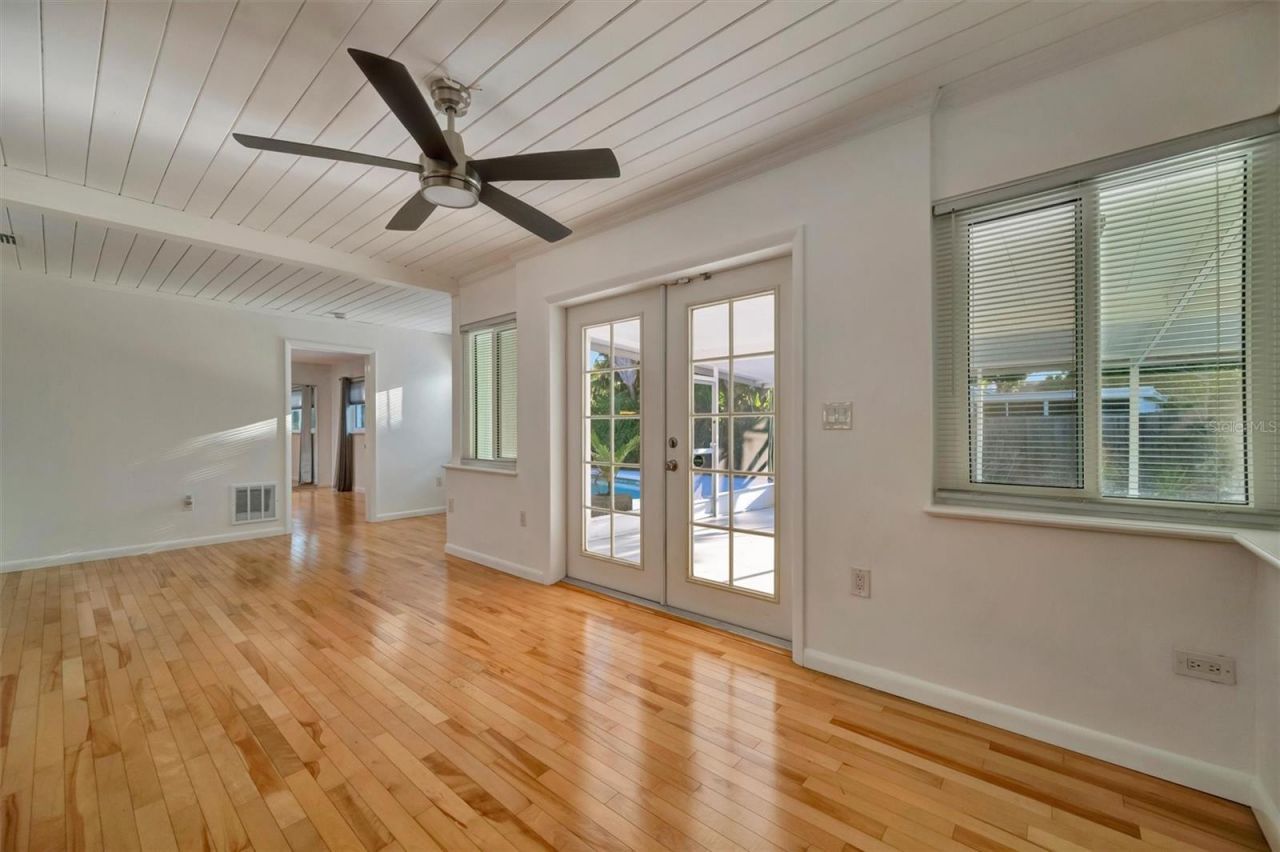 5015 Eastchester Drive , Sarasota, FL 34234 Photo