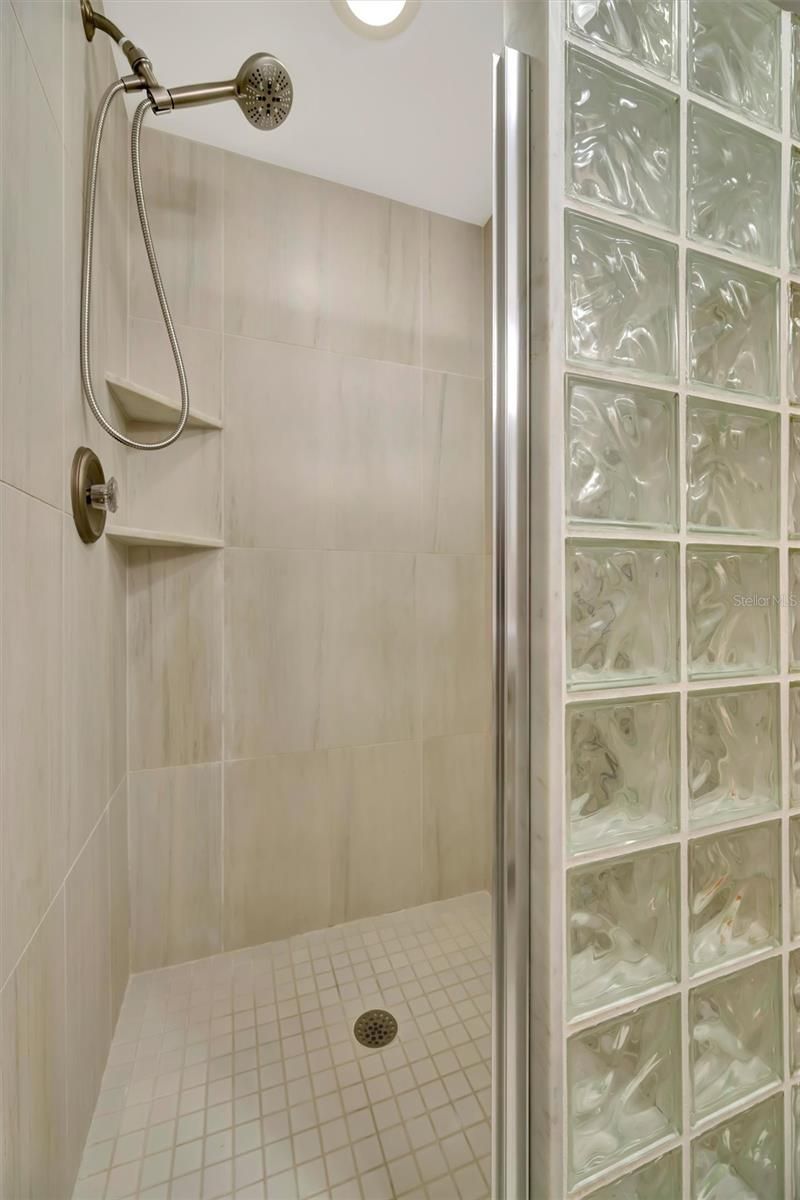 5015 Eastchester Drive , Sarasota, FL 34234 Photo