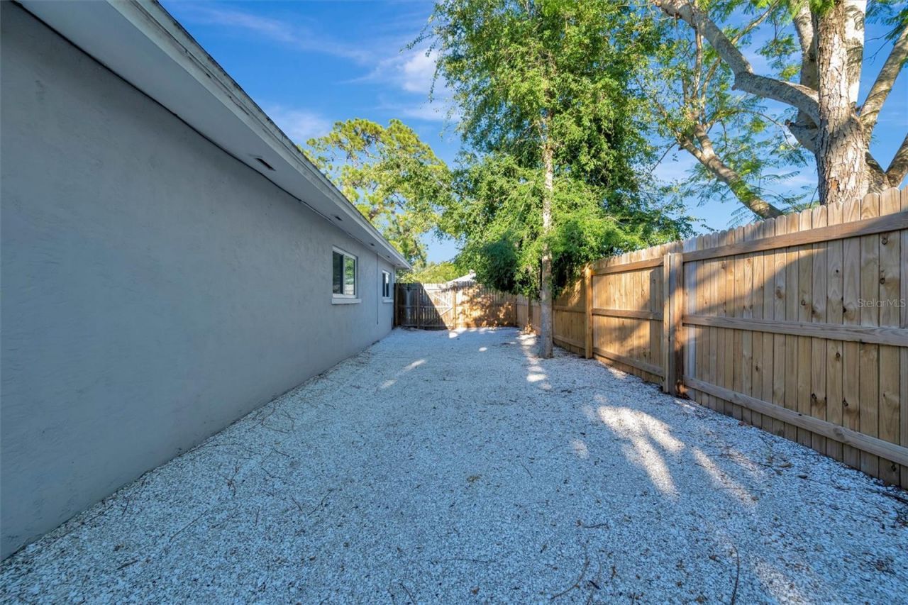 5015 Eastchester Drive , Sarasota, FL 34234 Photo