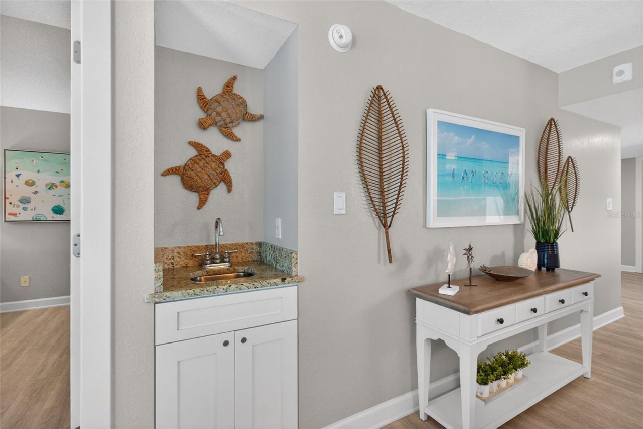 14600 Gulf Boulevard, Unit 401, Madeira Beach, FL 33708 Photo